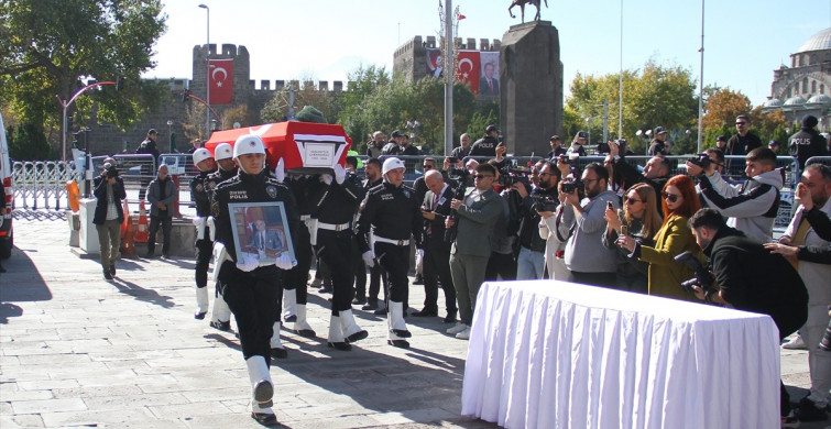 Sabahattin Çakmakoğlu'nun Cenazesi Kayseri'de Toprağa Verildi