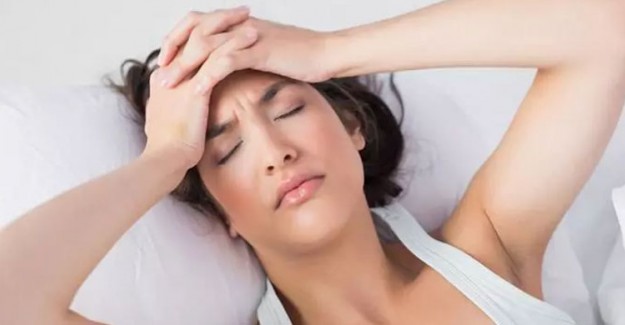 Sabahları Baş Ağrısı ile Uyanmanın 5 Nedeni