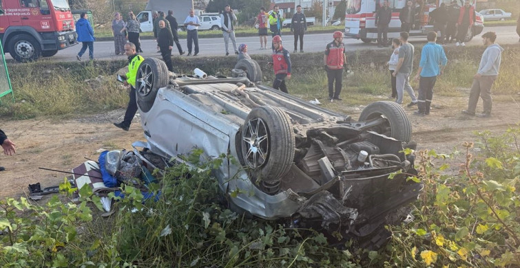 Sakarya'da Takla Atan Araçta Üç Yaralı