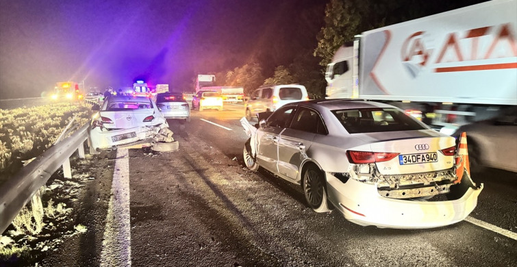 Sakarya'da Zincirleme Trafik Kazası: 5 Yaralı