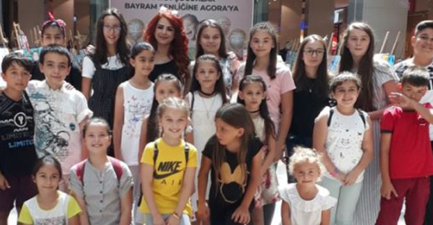 Sakarya'da Çocukların Resimlerinden Oluşan "Paletimden Renkler" Sergisi Açıldı