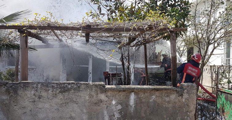 Sakarya’da İki Katlı Ev Alevlere Teslim Oldu