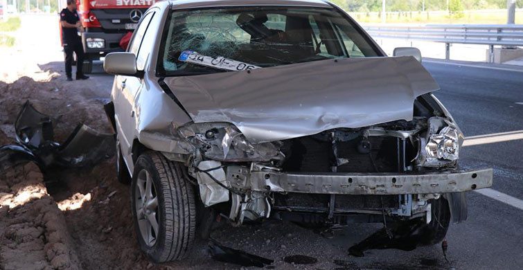 Sakarya’da Kontrolden Çıkan Araç Bariyerlere Çarparak Durabildi