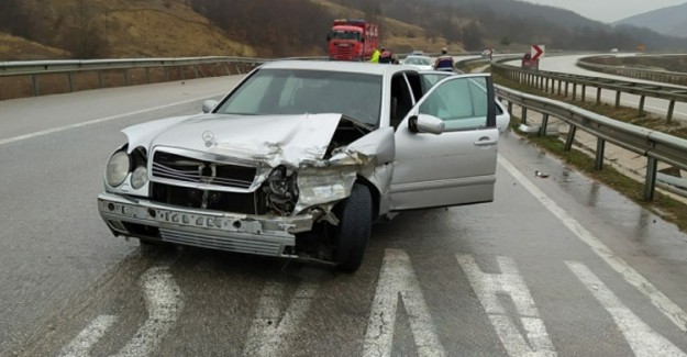 Samsun'da Korkunç Kaza! Otomobil Bariyerlere Çarptı