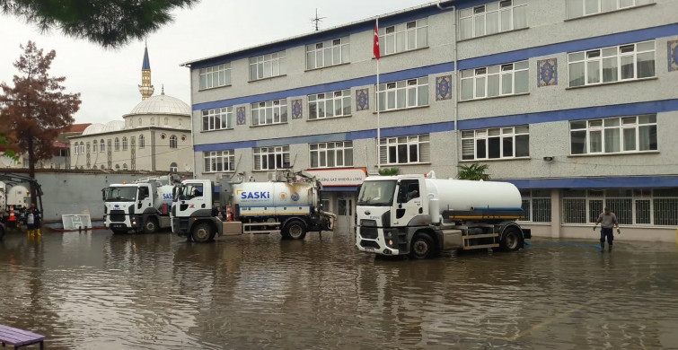Samsun'da Sağanak Nedeniyle Okulları Su Bastı: Eğitime Ara Verildi!