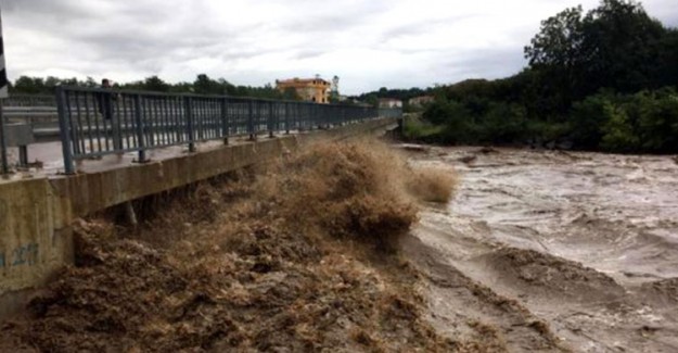 Samsun'da Sel Felaketi! 2 Kişi Hayatını Kaybetti