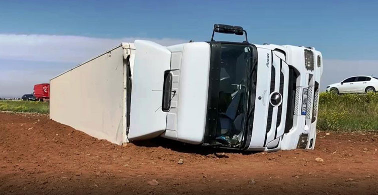 Şanlıurfa’dan İran’a Giden Tır Devrildi: 2 Yaralı