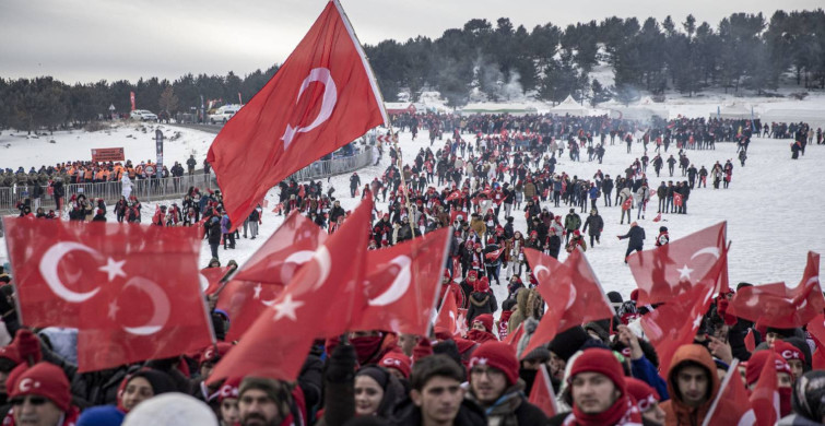 Sarıkamış şehitleri 108. yılında anılıyor: Binlerce kişi eksi 12 derecede yürüdü