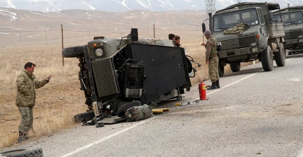 Şemdinli'de Askeri Araç Kaza Yaptı: 17 Korucu Yaralandı