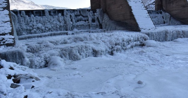 Sibirya Soğukları Kars'ta Baraj Gölünü Dondurdu!