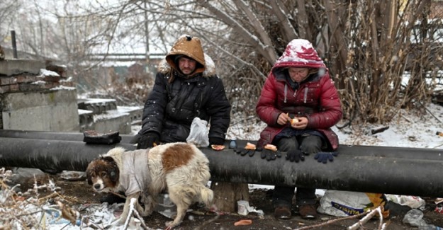 Sibirya'da Evsizler Eksi 30'da Yaşam Mücadelesi Veriyor