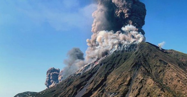 Sicilya'da Korkutan Yanardağ Patlaması