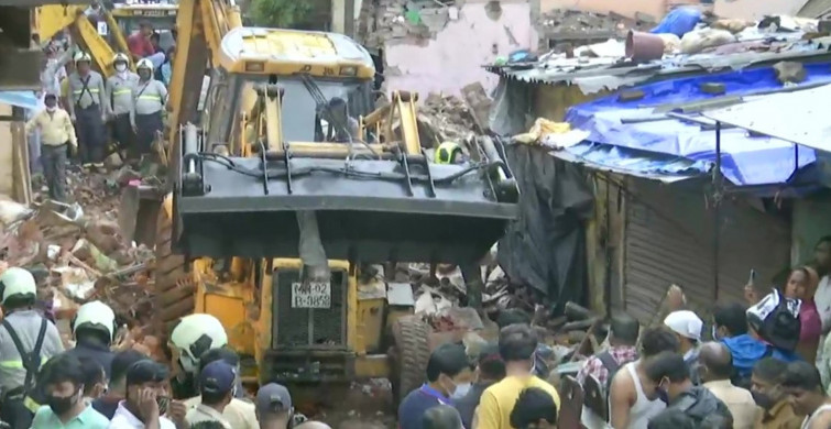 Şiddetli Muson Yağmurları Felakete Yol Açtı! Hindistan'da Bina Çöktü: 11 Ölü