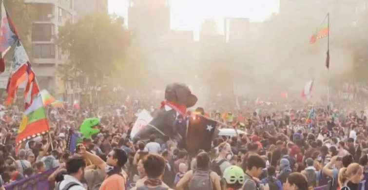 Şili'de Devlet Karşıtı Gösteriler Sürüyor