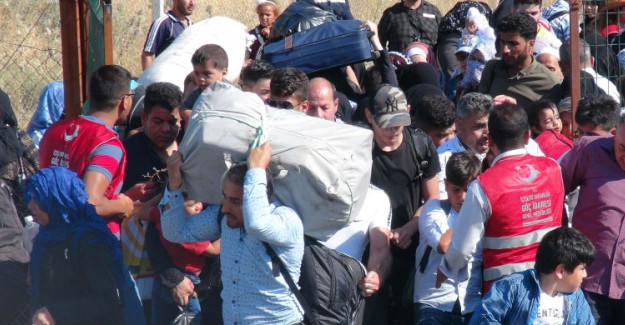 Sınırda İzdiham: Suriyeliler Kurban Bayramı İçin Ülkelerine Dönüyor
