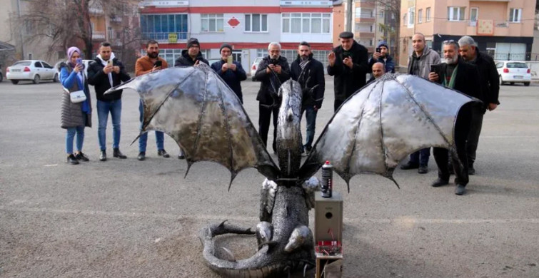 Sivas sokaklarında ateş püskürten ejderha: Vatandaşlar görüntülemek için sıraya girdi