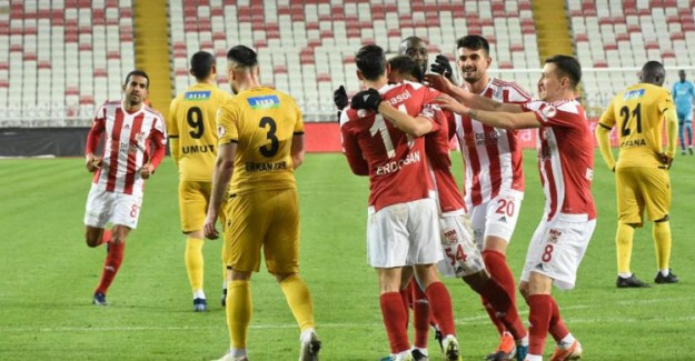 Sivasspor Kupada Rahat Galibiyet Aldı