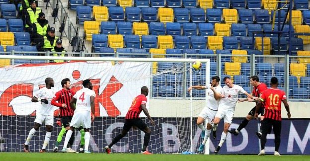 Sivasspor Son Dakikada Yatabare ile 1 Puanı Aldı