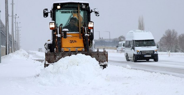 Sivas'ta 532 Köy Yoluna Kar Nedeniyle Ulaşım Gerçekleşmiyor