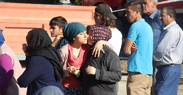 Sivas'ta Evlerinin Yanışını Gözyaşları Eşliğinde İzlediler
