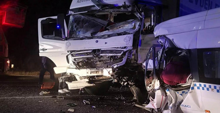 Sivas’ta kabus kaza: 8 kişi hayatını kaybetti, 10 kişi yaralandı