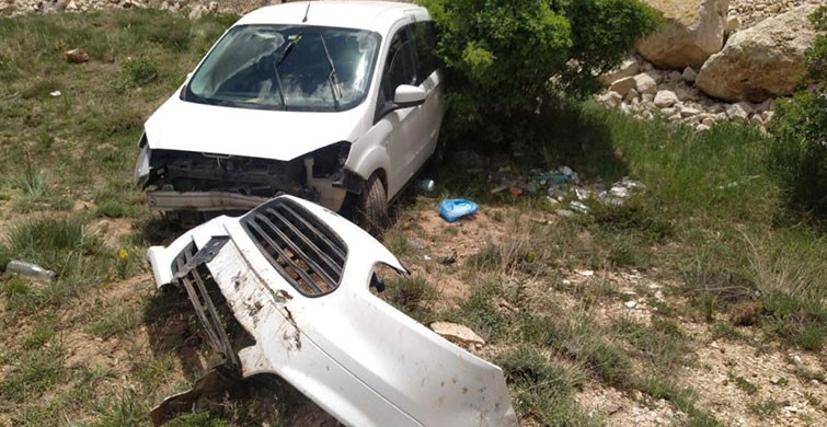 Sivas’ta Şarampole Uçan Araçtaki 1’i Bebek 6 Kişi Yaralandı