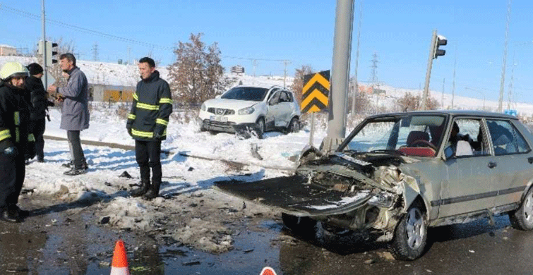 Sivas'ta Trafik Kazası:  6 Yaralı
