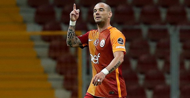 Sneijder Galatasaray Taraftarlarını Heyecanlandırdı! Geri Mi Dönüyor?