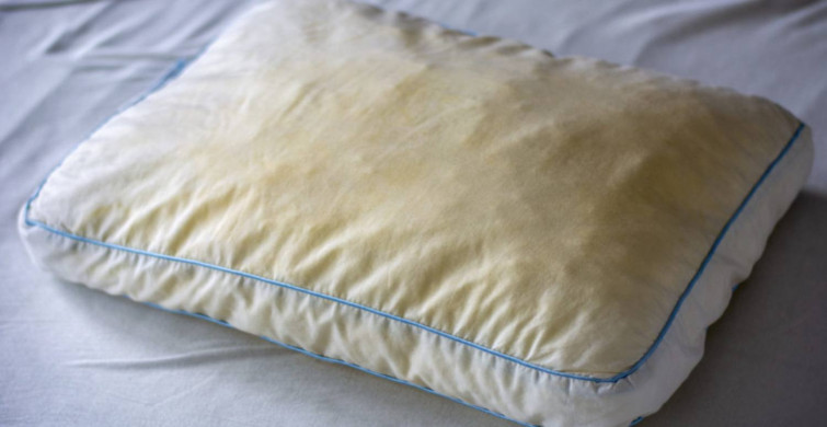 Solgun görünümlü yastık kılıflarına elveda: İşte kar beyazı yastıklar için en etkili yöntemler