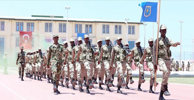 Somali’deki Türk Askeri Eğitim Üssü 152 Askeri Mezun Etti