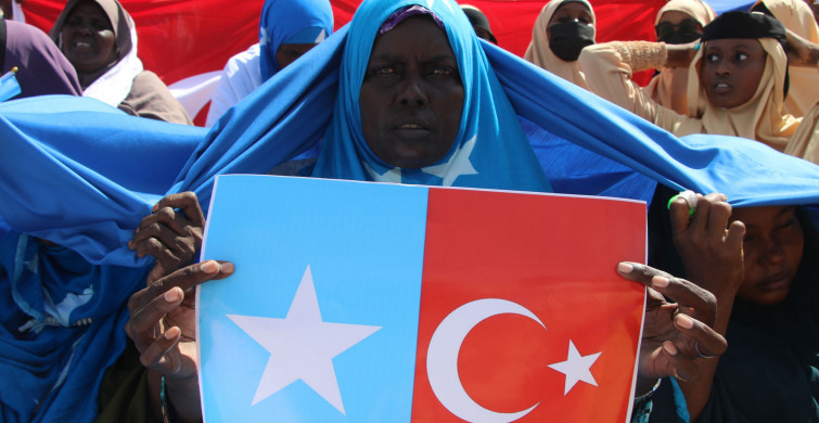 Somali’nin içi içine sığmıyor: Halk Türkiye ile imzalanan savunma anlaşmasını kutluyor!