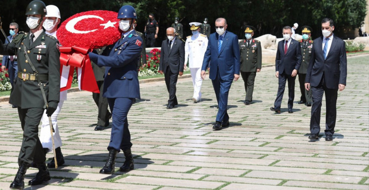 Son Dakika: Cumhurbaşkanı Erdoğan Başkanlığındaki YAŞ Üyeleri Anıtkabir'e Ziyaret Gerçekleştirdi