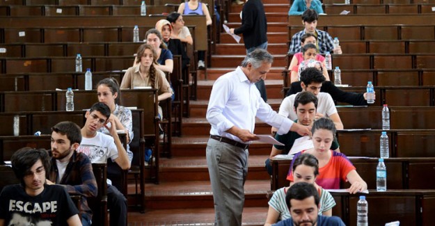 Bakan Selçuk: LGS'de Herkes Kendi Okulunda Sınava Girecek