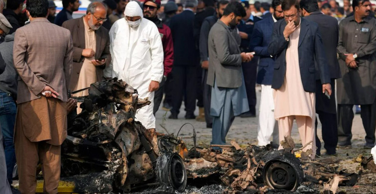 Son dakika! Pakistan'da herkesi korkutan bombalı saldırı: 5 polis öldü