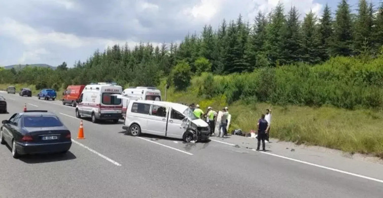 Son Dakika! TEM'de feci kaza: 1 ölü, 10 yaralı!