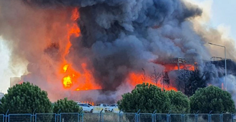 Son Dakika: Tuzla'da korkutan fabrika yangını!