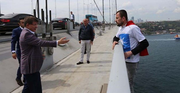 Sosyal Medya Ahmet Davutoğlu'nun Köprü Tiyatrosunu Konuşuyor