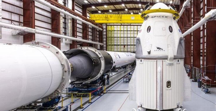 SpaceX Uzay Yolculuğu İçin 4'üncü Kişisini Çekiliş İle Belirleyecek!