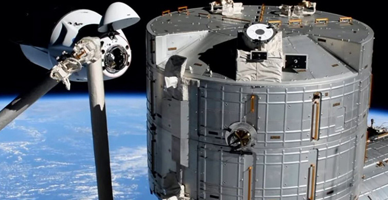 SpaceX ve NASA Astronotları Uzay İstasyonuna Ulaştı