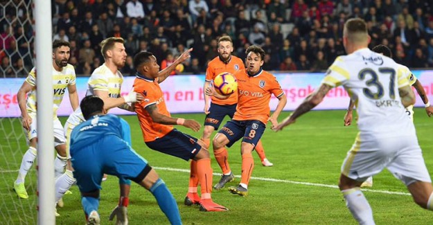 Spor Toto Süper Lig 25. Hafta: Medipol Başakşehir 2-1 Fenerbahçe