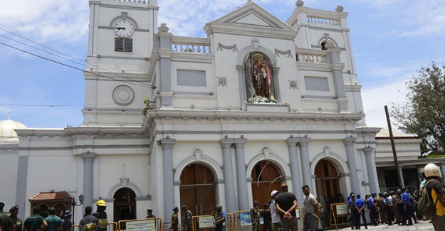 Sri Lanka’da Kilise Ve Otellerde Eş Zamanlı Patlamalar: 156 Ölü, 400 Yaralı