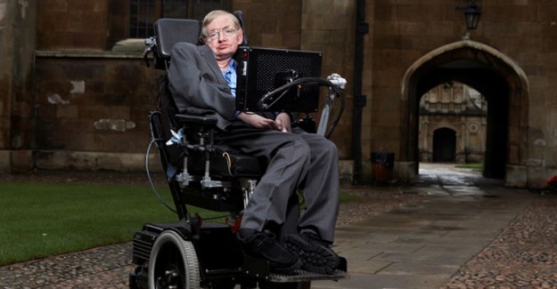 Stephen Hawking Yaşamını Kaybetti