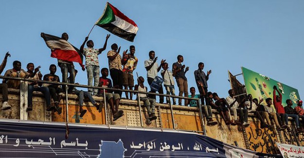 Sudan Askeri Geçiş Konseyi Tüm Taraflarla İletişim Halinde