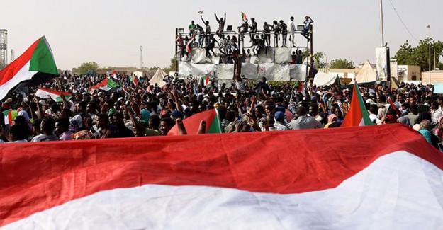 Sudan Askeri Geçiş Konseyi'nin 3 Önemli Üyesi Görevinden İstifa Etti