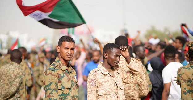 Sudan Muhalefeti Yönetimin Sivil Hükümete Devredilmesini Talep Ediyor