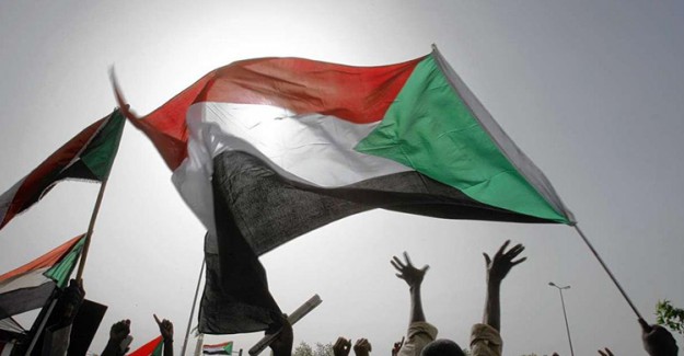 Sudan Savunma Bakanı: Devlet Başkanı Beşir Tutuklandı