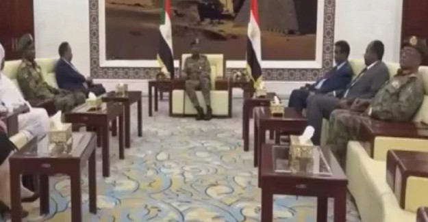 Sudan'da Abdullah Hamadok Geçiş Dönemi Başbakanı Olarak Yemini Etti
