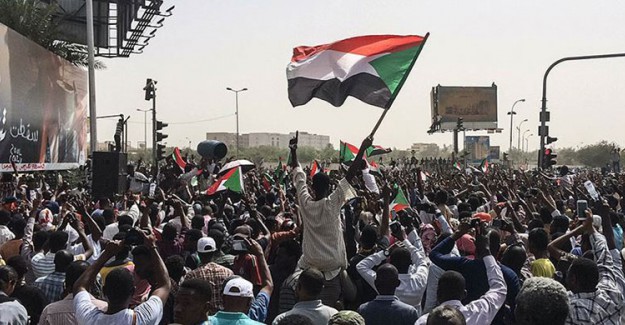 Sudan'da Askeri Geçiş Konseyi 'Sivil Hükümet' Taahhüdünde Bulundu