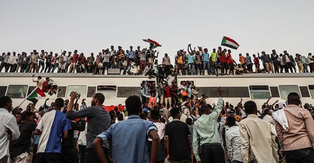 Sudan'da Gösteriler 18. Gününde de Devam Ediyor