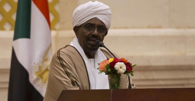 Sudan'da Hükümet Feshedildi ve 1 Yıl OHAL İlan Edildi